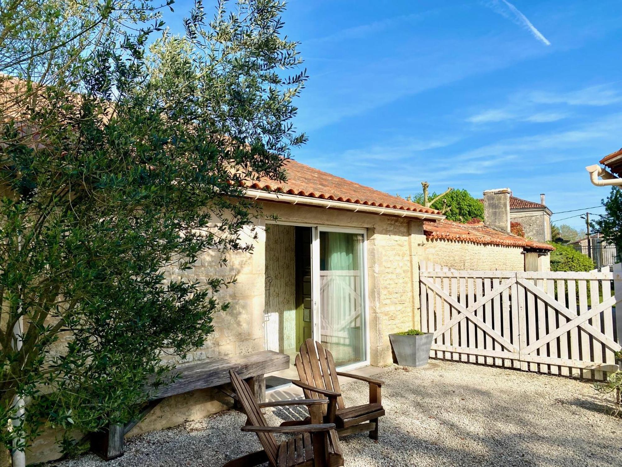 Aux Agapanthes, Chambres D'Hotes Charentaises De Charme Avec Piscine Aumagne Extérieur photo